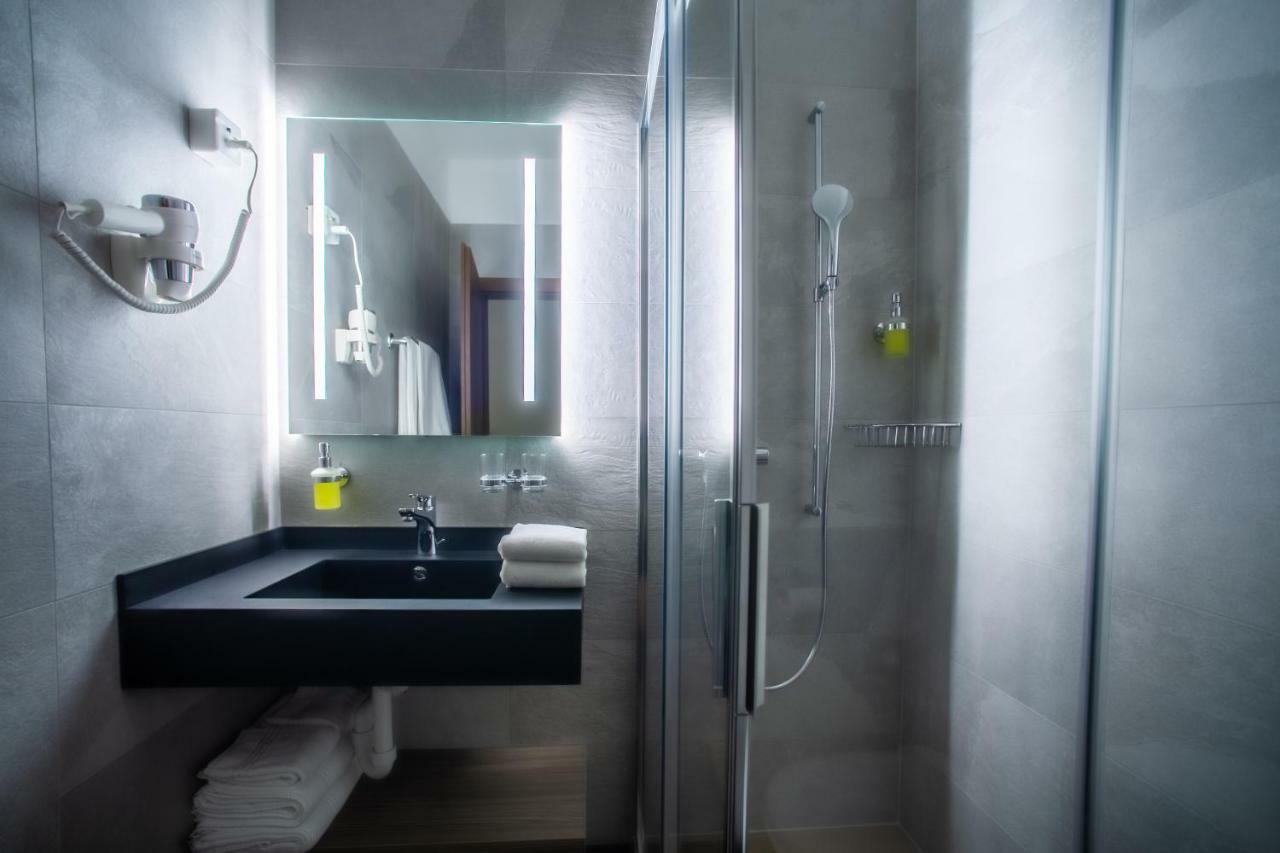 בלינצונה Hotel Unione מראה חיצוני תמונה
